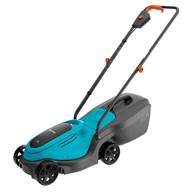 Rasaerba a batteria Gardena EasyMax 30/18V con larghezza di taglio di 30 cm e cesto per l’erba